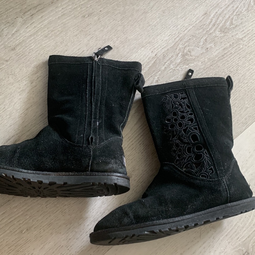 UGG Lo Pro Floral Suede Black Laser Cut Ankle Boots size 7 leather embroidered - Picture 6 of 11